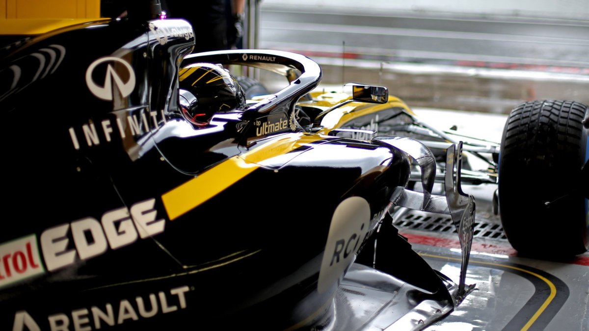 Nico Hülkenberg při pátečním deštivém tréninku na Monze