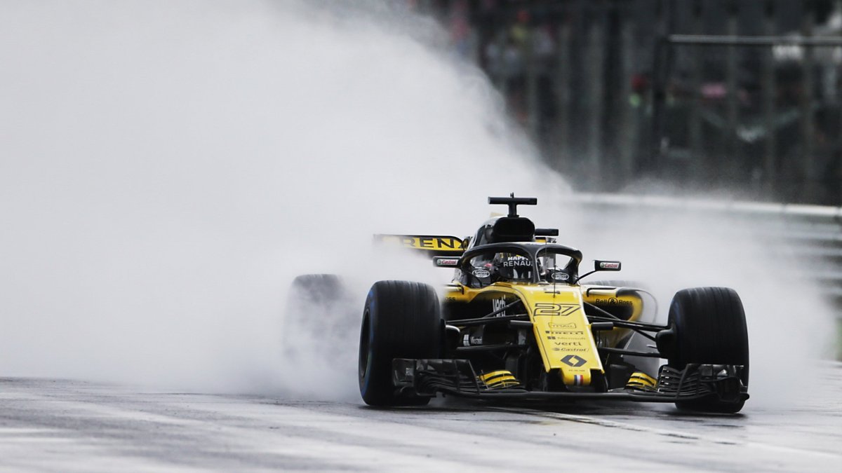 Nico Hülkenberg při pátečním deštivém tréninku na Monze