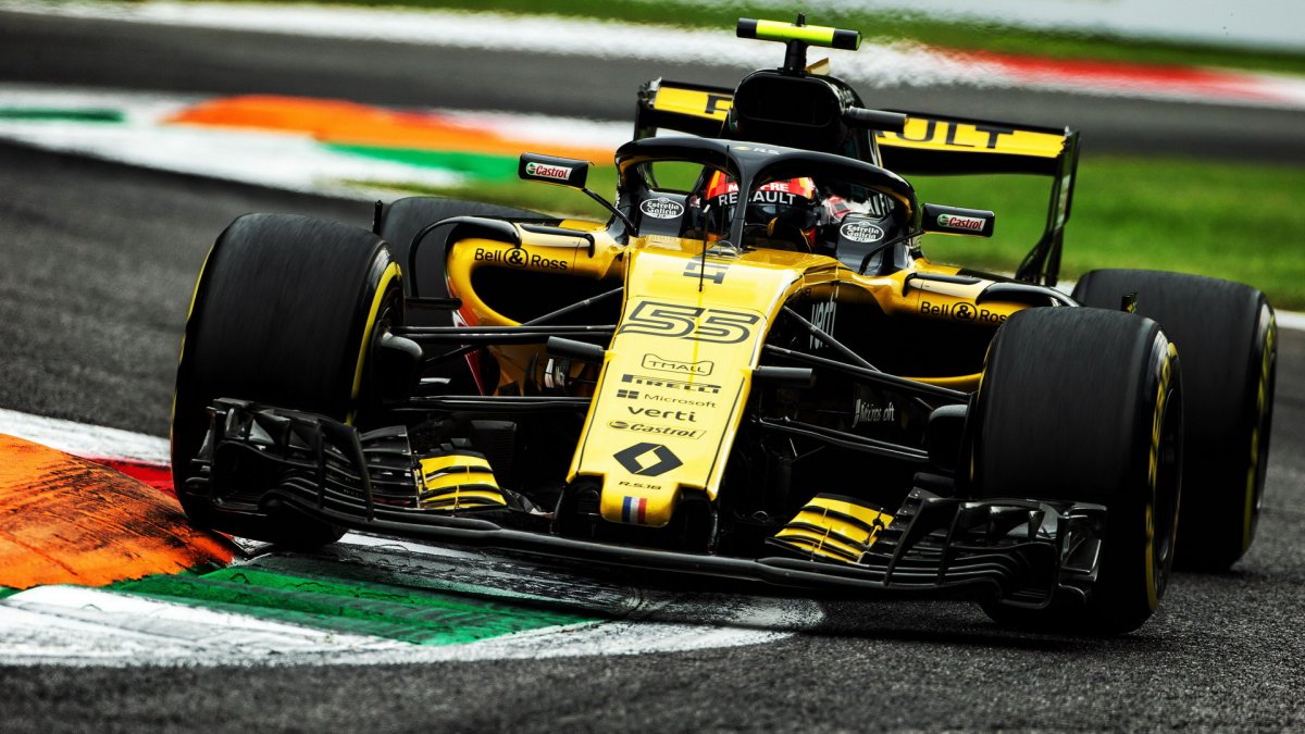 Carlos Sainz při pátečním tréninku na Monze