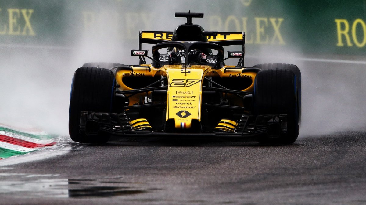 Nico Hülkenberg při pátečním deštivém tréninku na Monze