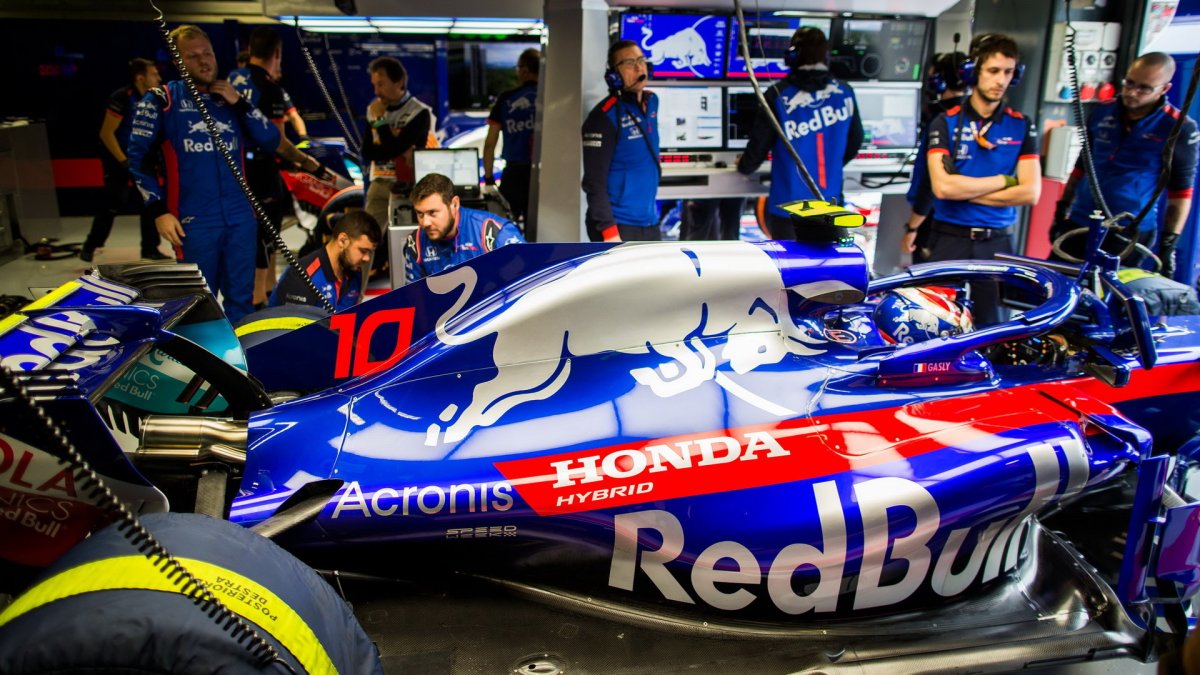 Pierre Gasly při pátečním tréninku na Monze