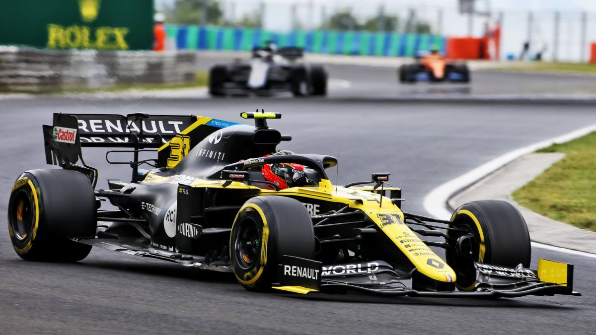 Esteban Ocon v závodě v Maďarsku