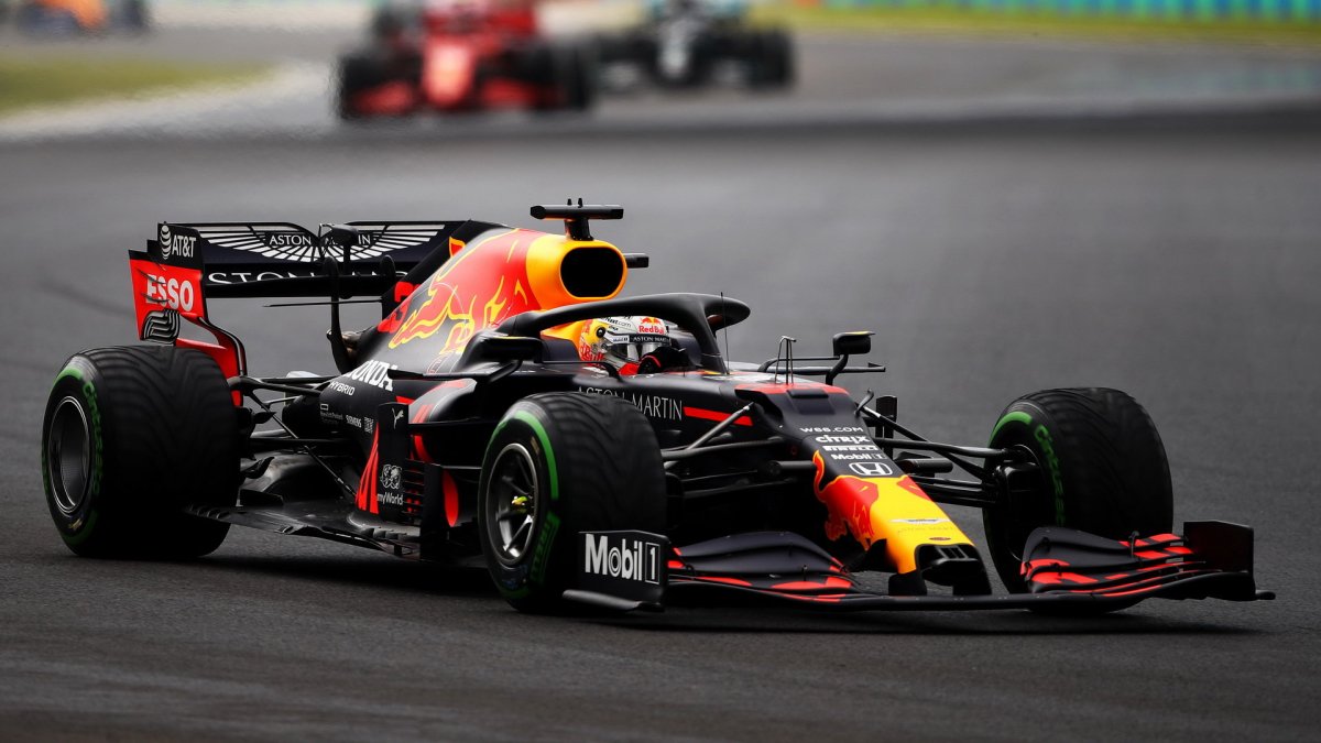 Max Verstappen v závodě v Maďarsku