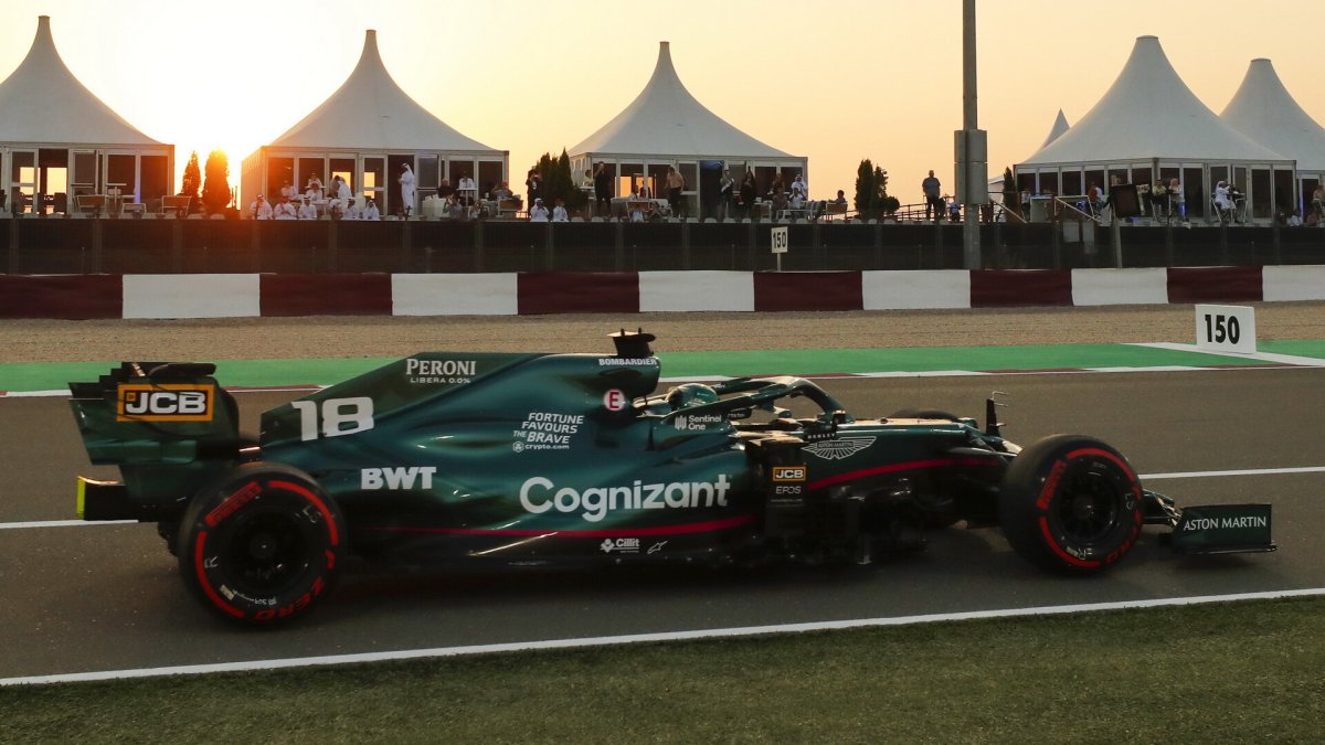 Lance Stroll v závodě v Kataru