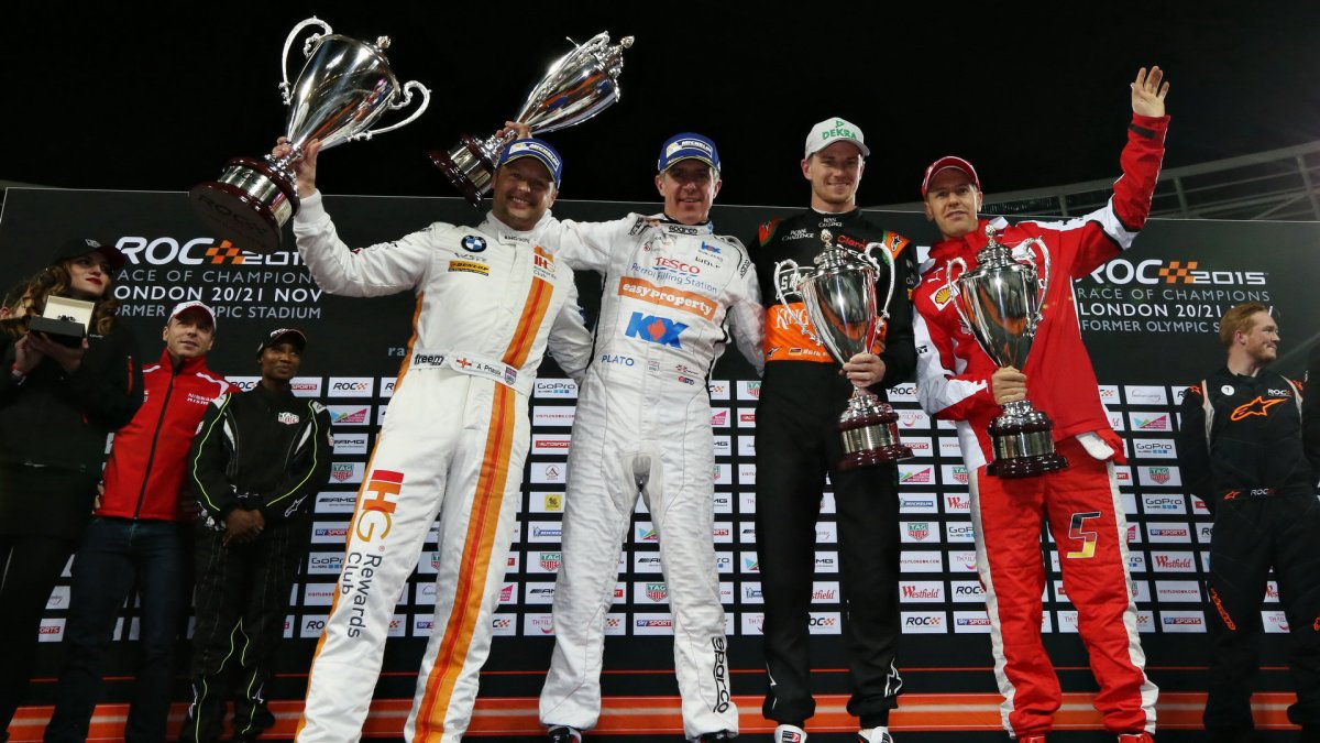 Andy Priaulx, Plato, Nico Hülkenberg a Sebastian Vettel na podium na Race of champions