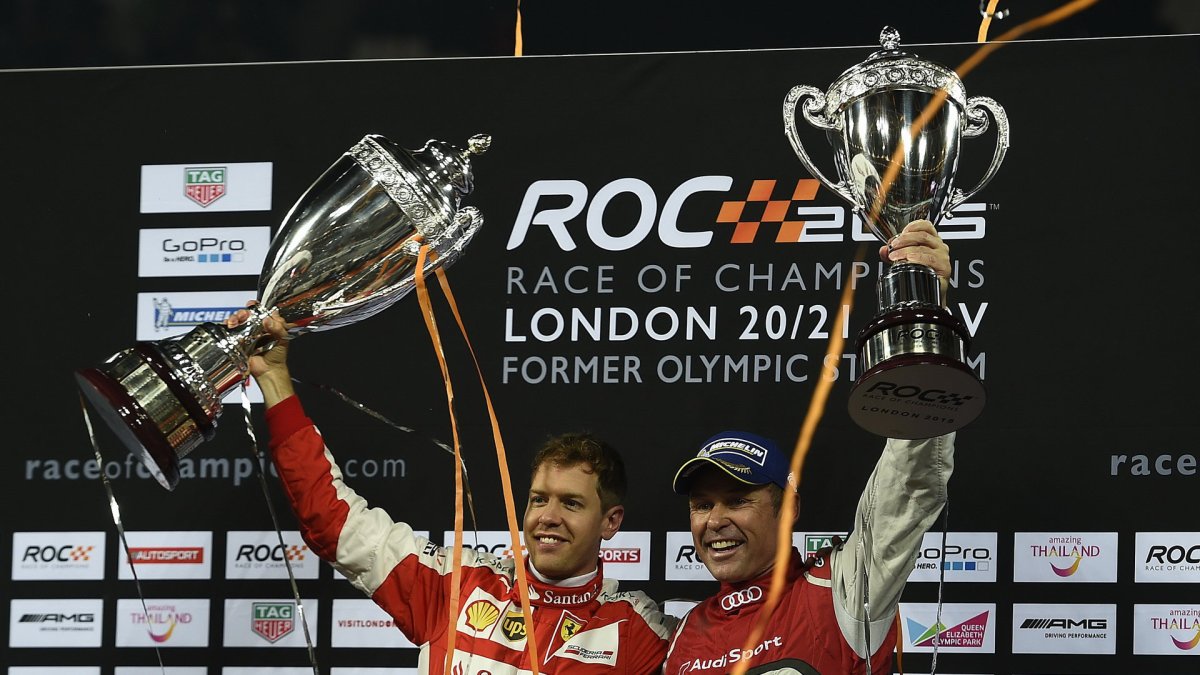 Sebastian Vettel a Tom Kristensen s trofejemi na Race of champions
