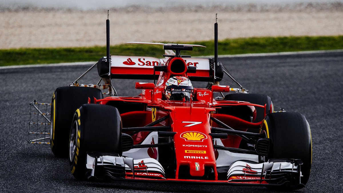 Ferrari s testovací mřížkou za zadní nápravou