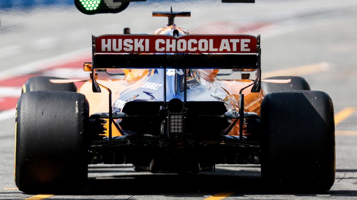 Carlos Sainz v tréninku v Německu