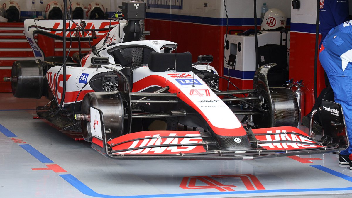 Haas VF-22 Micka Schumachera před závodem