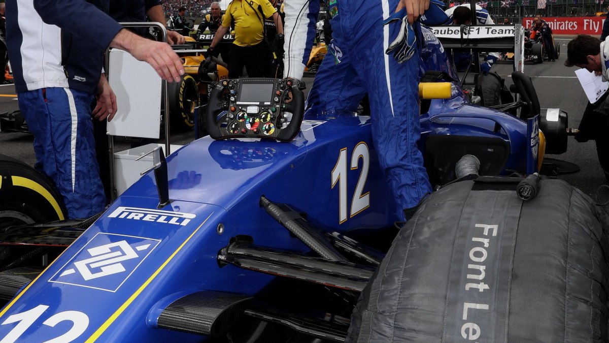 Kokpit vozu Sauber C35 - Ferrari před závodem v Silverstone