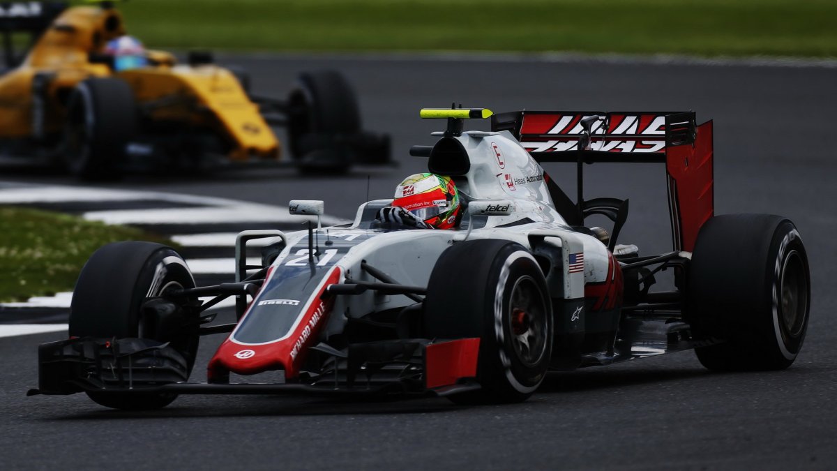 Esteban Gutiérrez v závodě v Silverstone