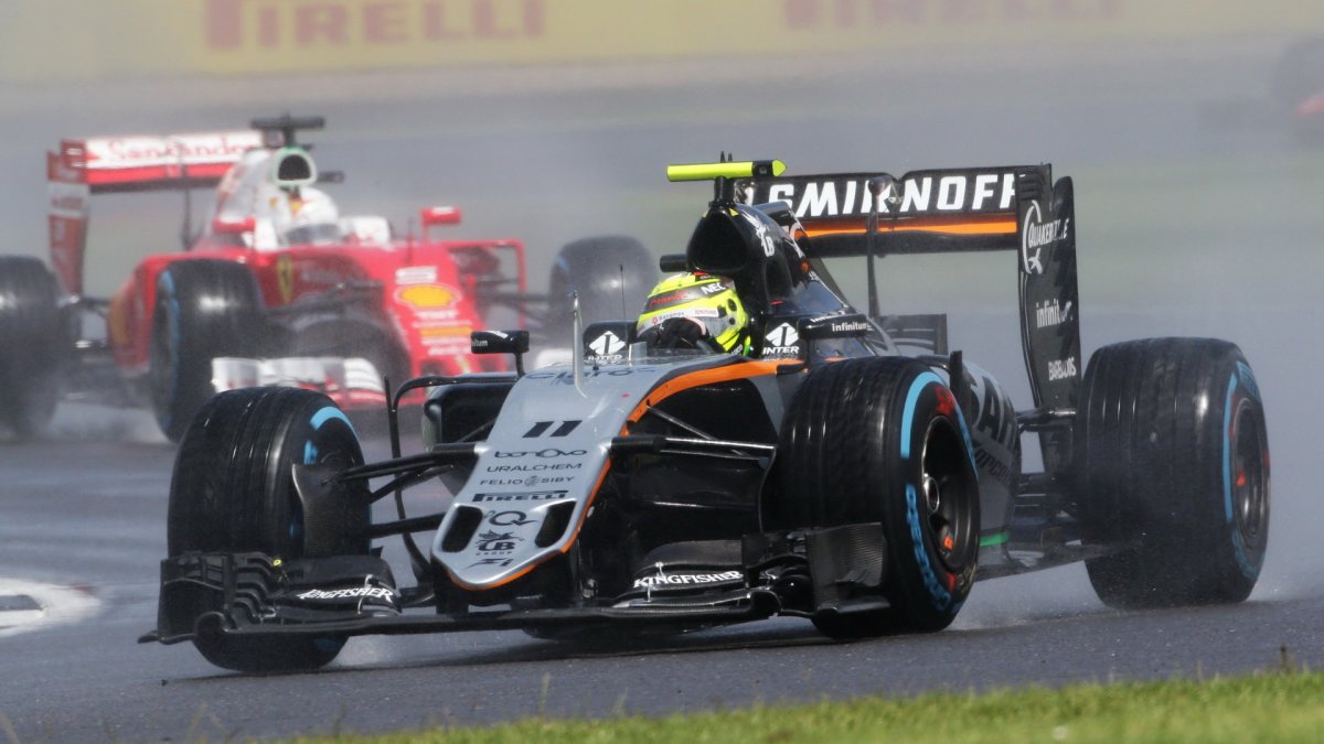 Sergio Pérez v závodě v Silverstone