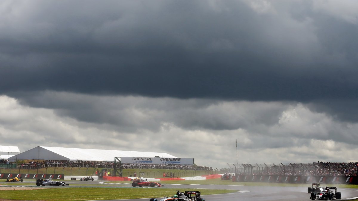 Deštivý závod v Silverstone