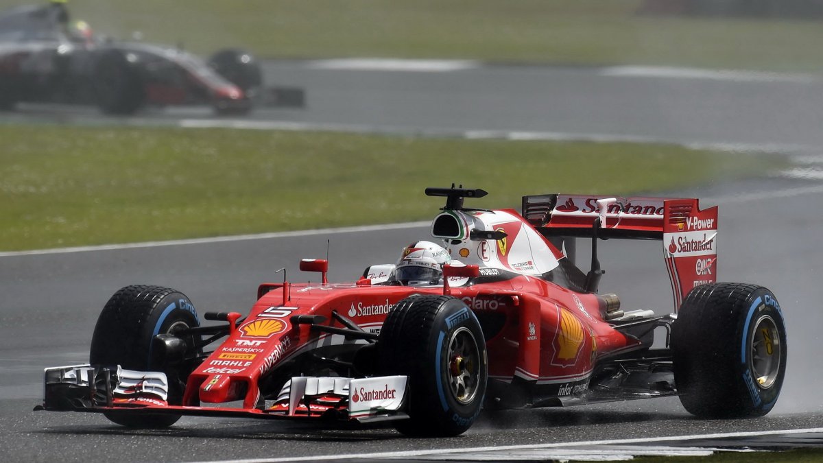 Sebastian Vettel v závodě v Silverstone