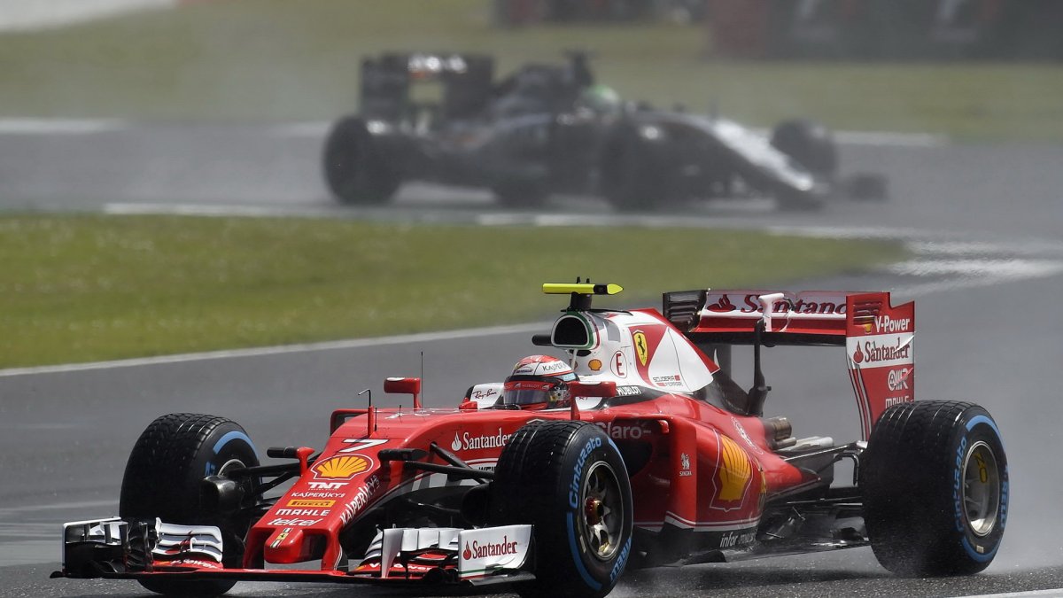 Kimi Räikkönen v závodě v Silverstone