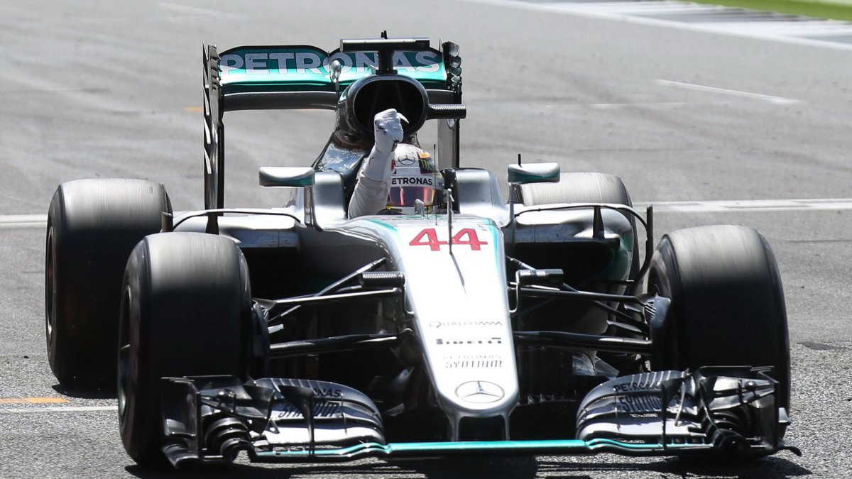 Lewis Hamilton vyhrává závod v Silverstone