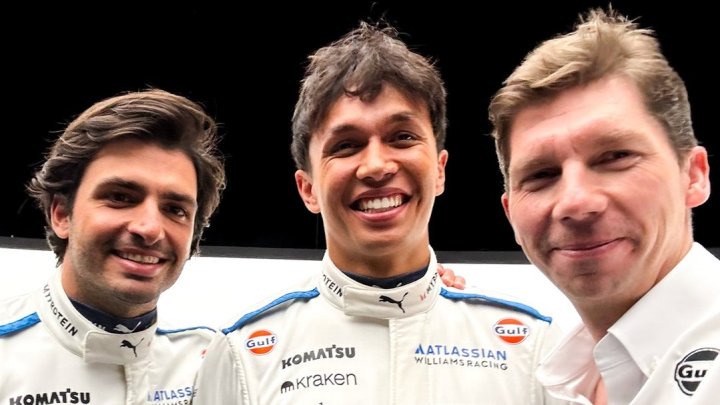 Carlos Sainz jr., Alexander Albon a James Vowles