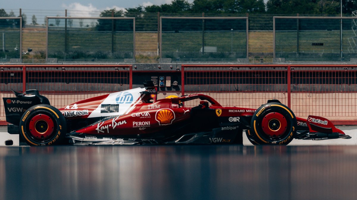 Lewis Hamilton během filmovacího dne v Mugellu