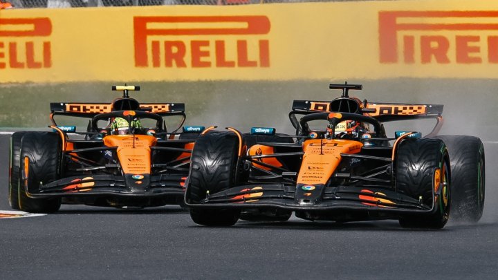 Mclareny během závodu v Belgii