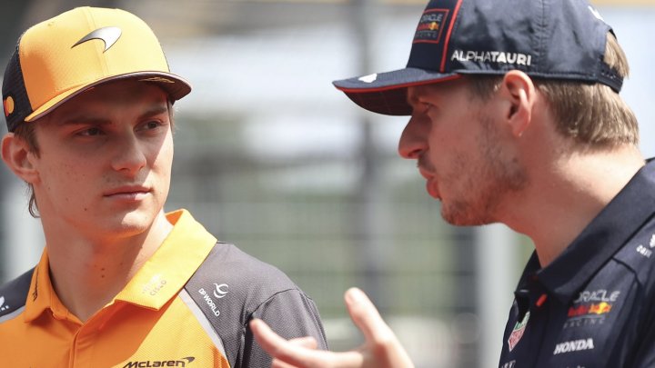 Max Verstappen a Oscar Piastri v Maďarsku 2025