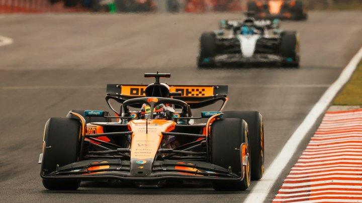 Oscar Piastri v boji na Hungaroringu (2025).
