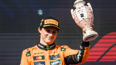 Oscar Pisatri slaví druhou pozici v Maďarsku 2025.