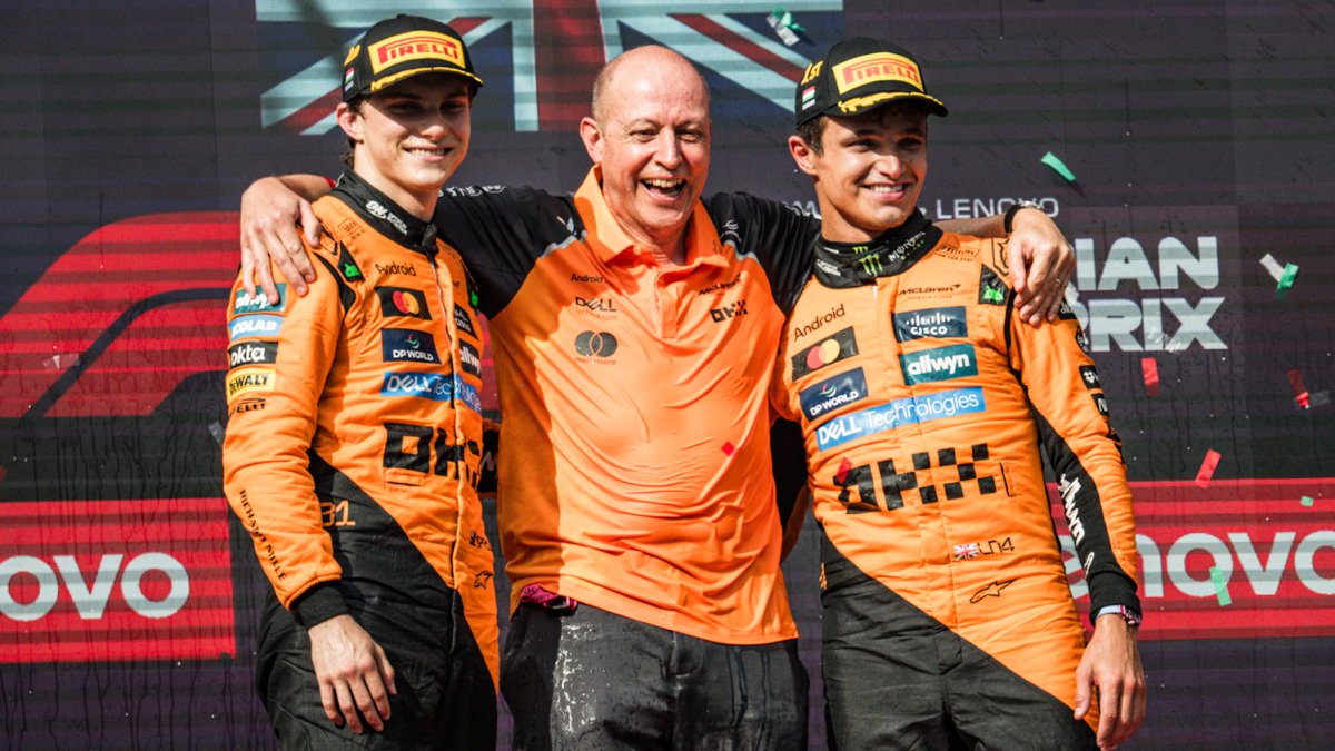 Oscar Piastri a Lando Norris slaví v Maďarsku 2025.