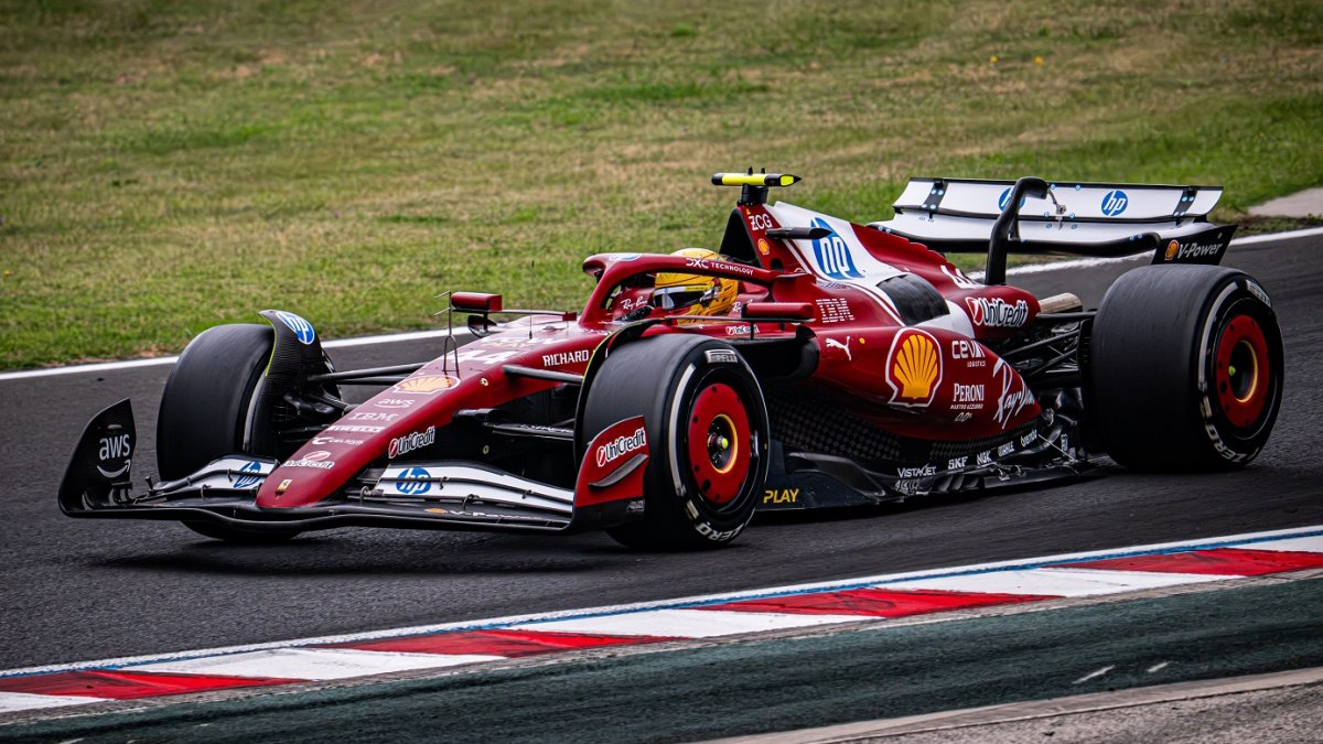 Lewis Hamilton v Maďa