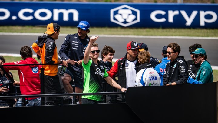 Jezdci během drivers parade v Maďarsku