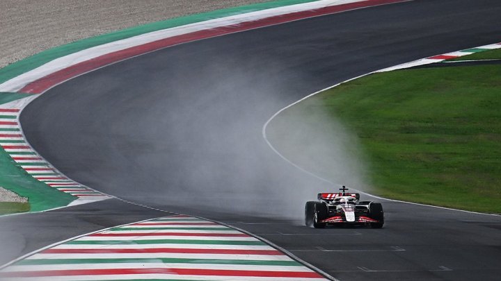 Romain Grosjean při testu  s Haasem v Mugellu
