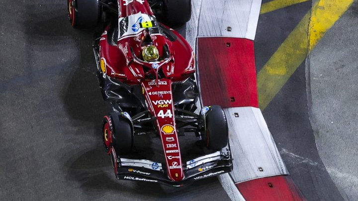 Lewis Hamilton v Singapuru
