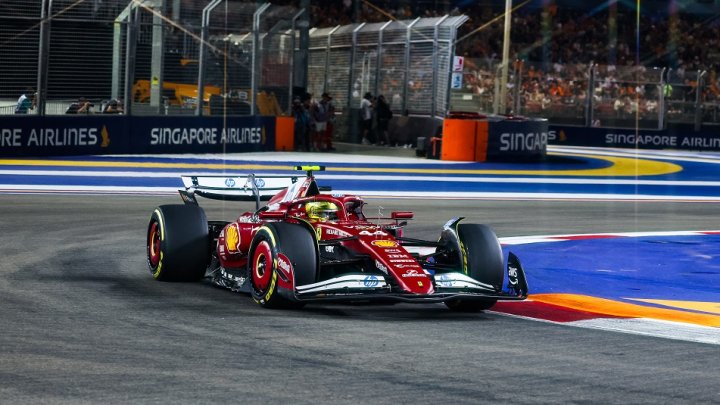 Lewis Hamilton v Singapuru