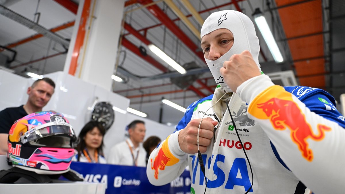 Liam Lawson v Singapuru