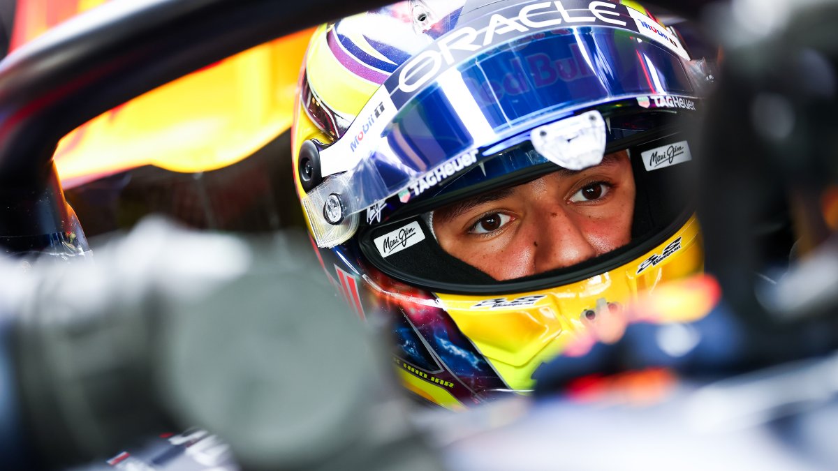 Isack Hadjar během testu v Abú Zabí