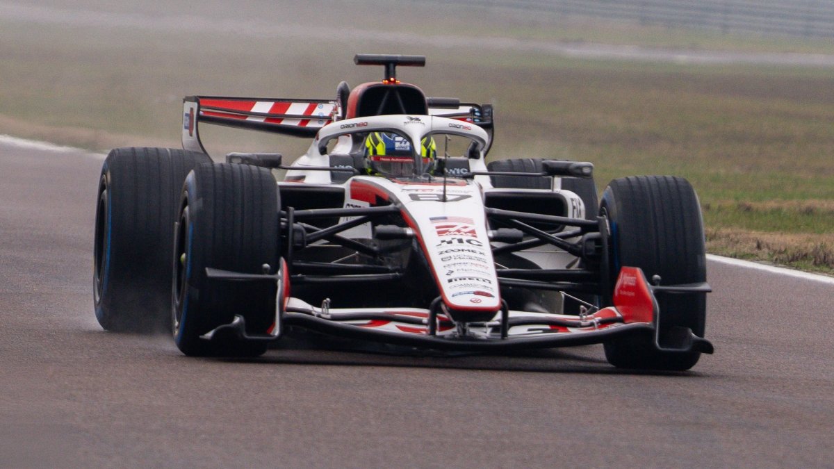 Ollie Bearman v monopostu VF-26