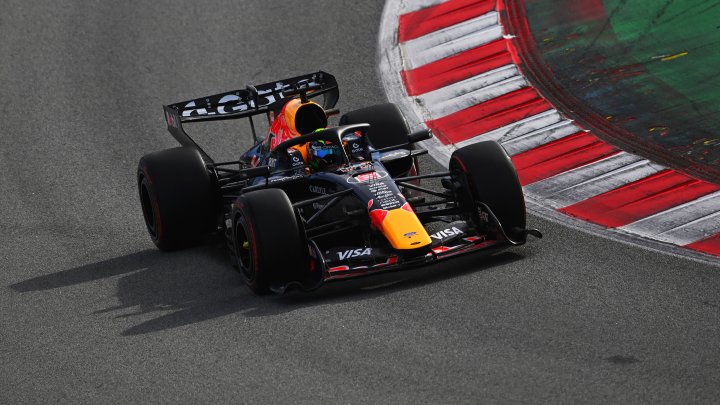 Isack Hadjar během testů v Barceloně s Red Bullem RB22