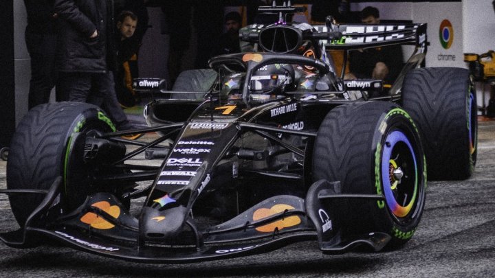 Lando Norris poprvé na dráze s Mclarenem MCL40