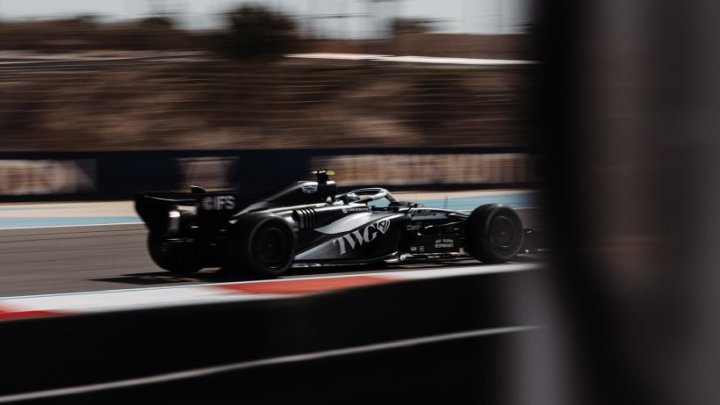 Cadillac na testech v Bahrajnu