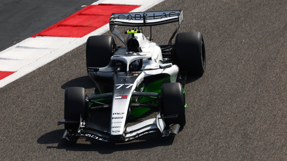 Cadillac na testech v Bahrajnu