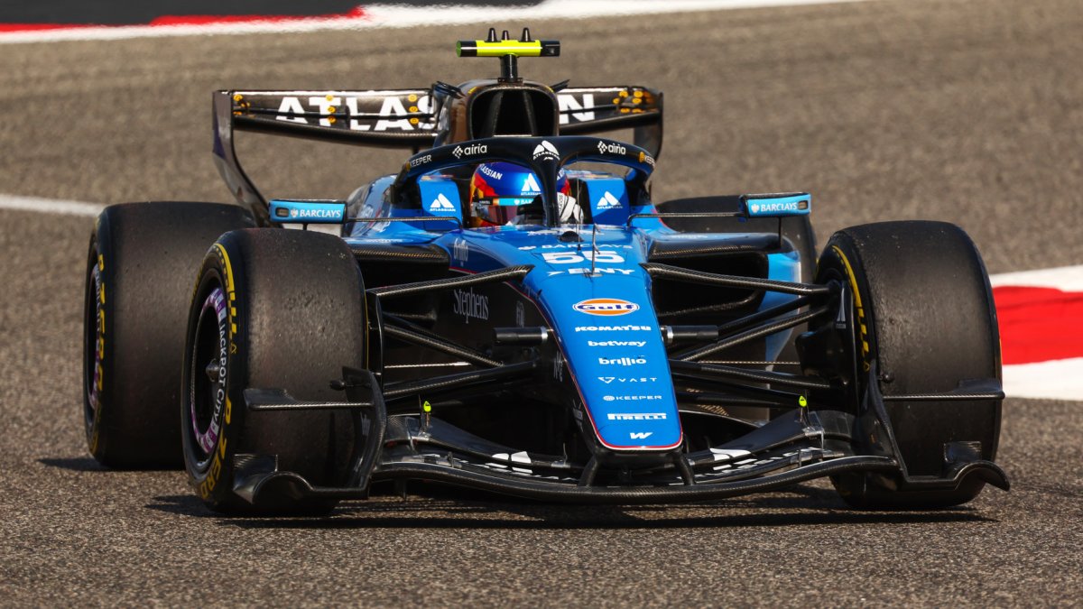 Carlos Sainz s Williamsem FW48 v Bahrajnu