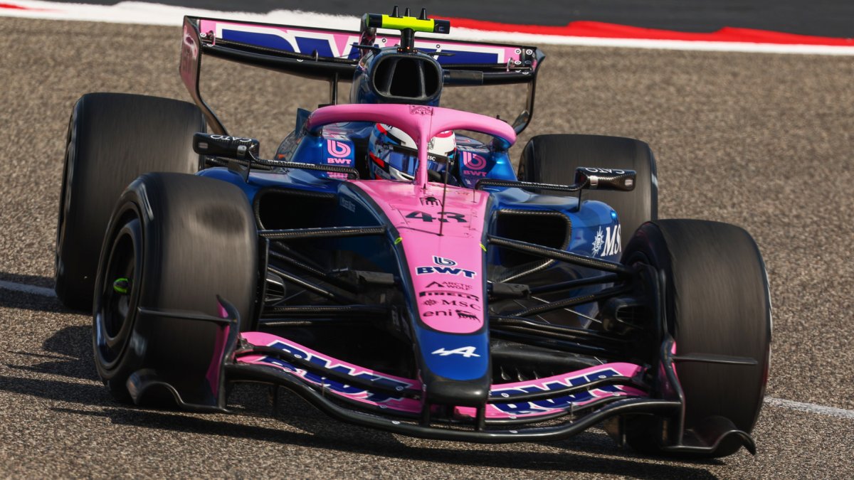 Franco Colapinto na testech v Bahrajnu