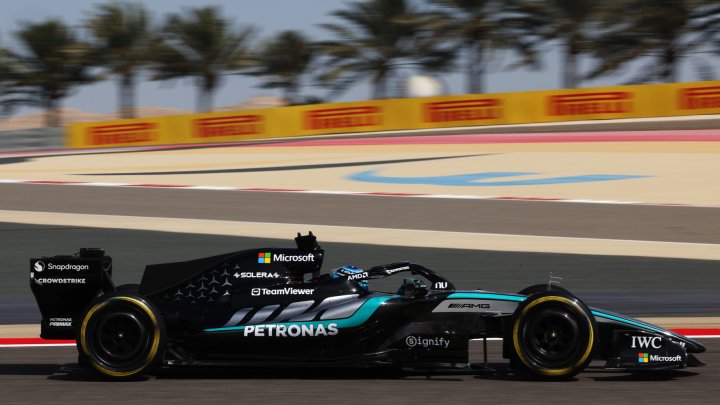 George Russell na testech v Bahrajnu