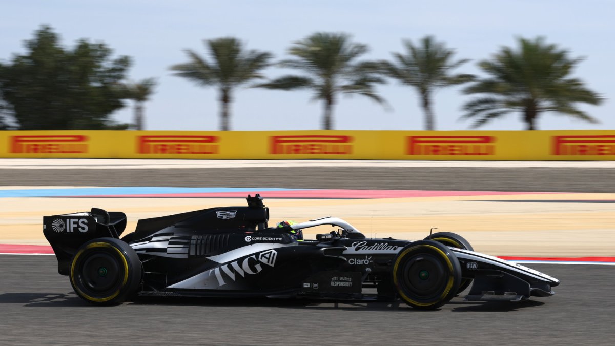 Sergio Pérez na testech v Bahrajnu