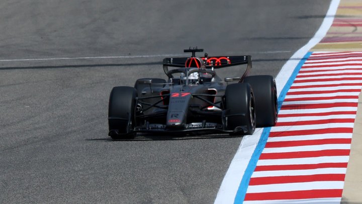 Nico Hülkenberg na testech v Bahrajnu