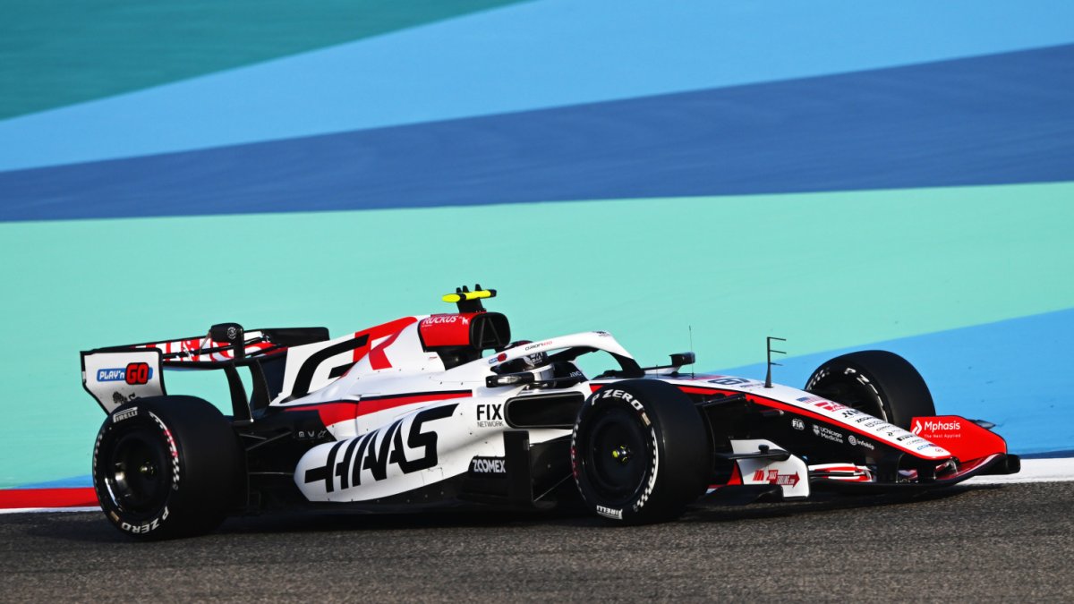 Oliver Bearman na testech v Bahrajnu