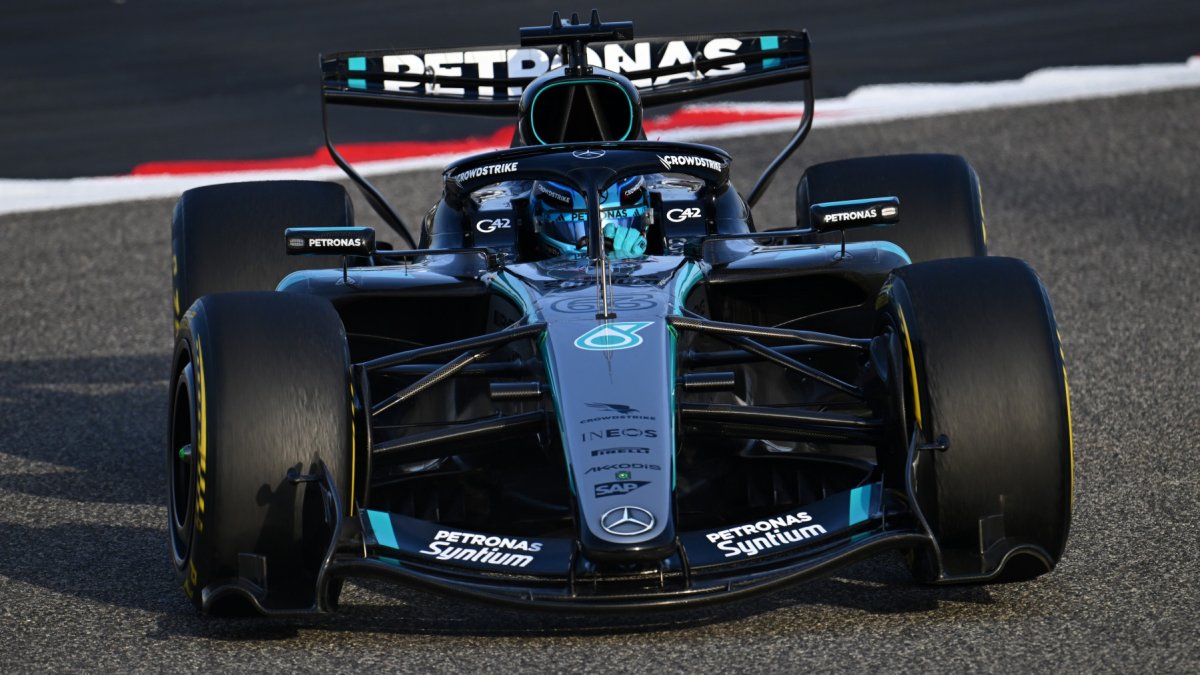 George Russell na testech v Bahrajnu