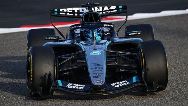 George Russell na testech v Bahrajnu