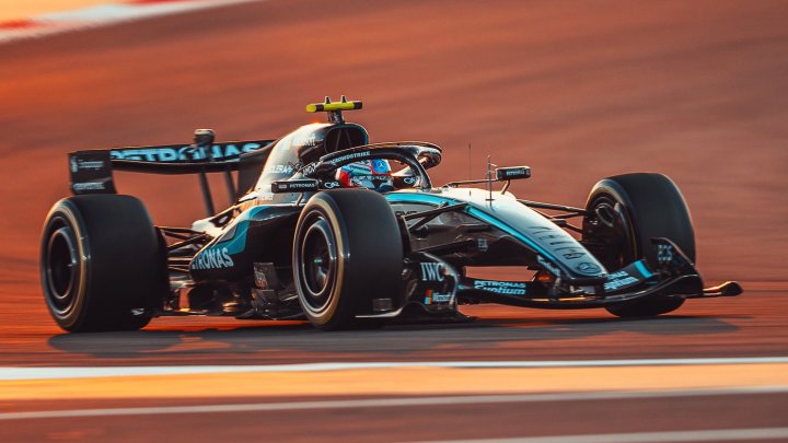 Kimi Antonelli na testech v Bahrajnu s Mercedesem W17