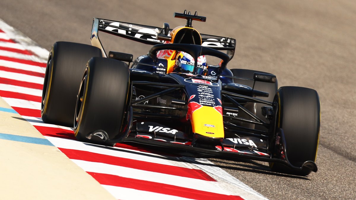 Red Bull RB22 na testech v Bahrajnu