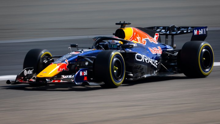 Red Bull RB22 na testech v Bahrajnu